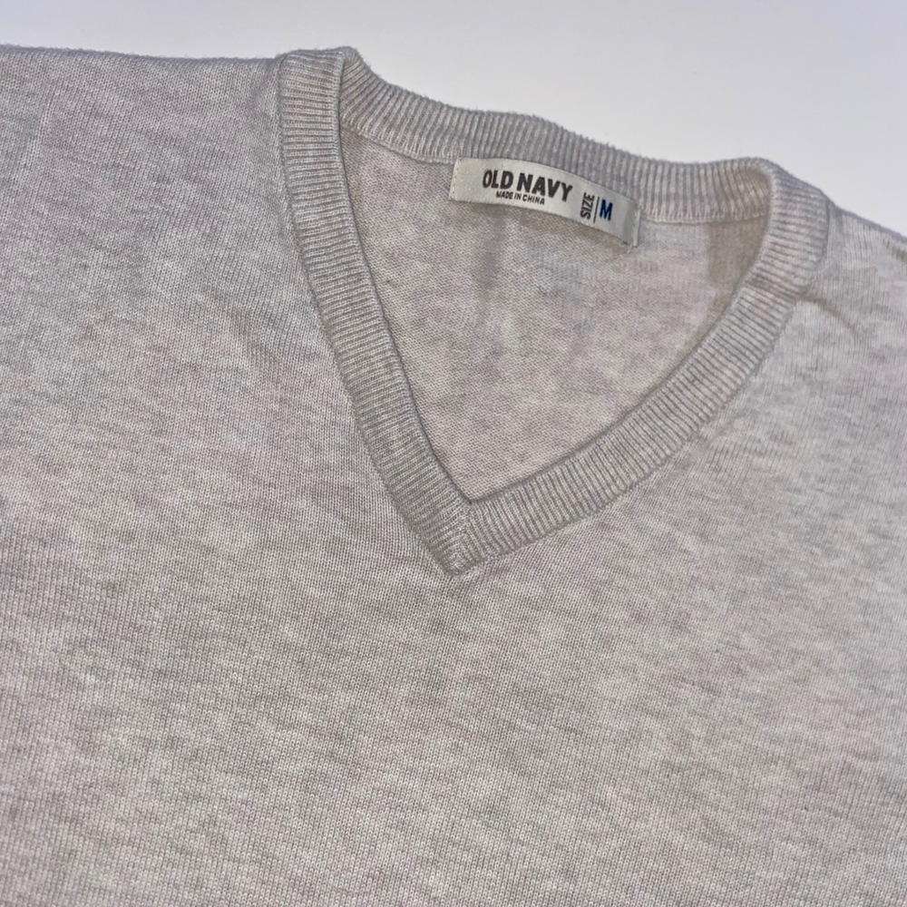 Old Navy Mens V-Neck Sweater Oatmeal Heather Gray Knit Size M 2989